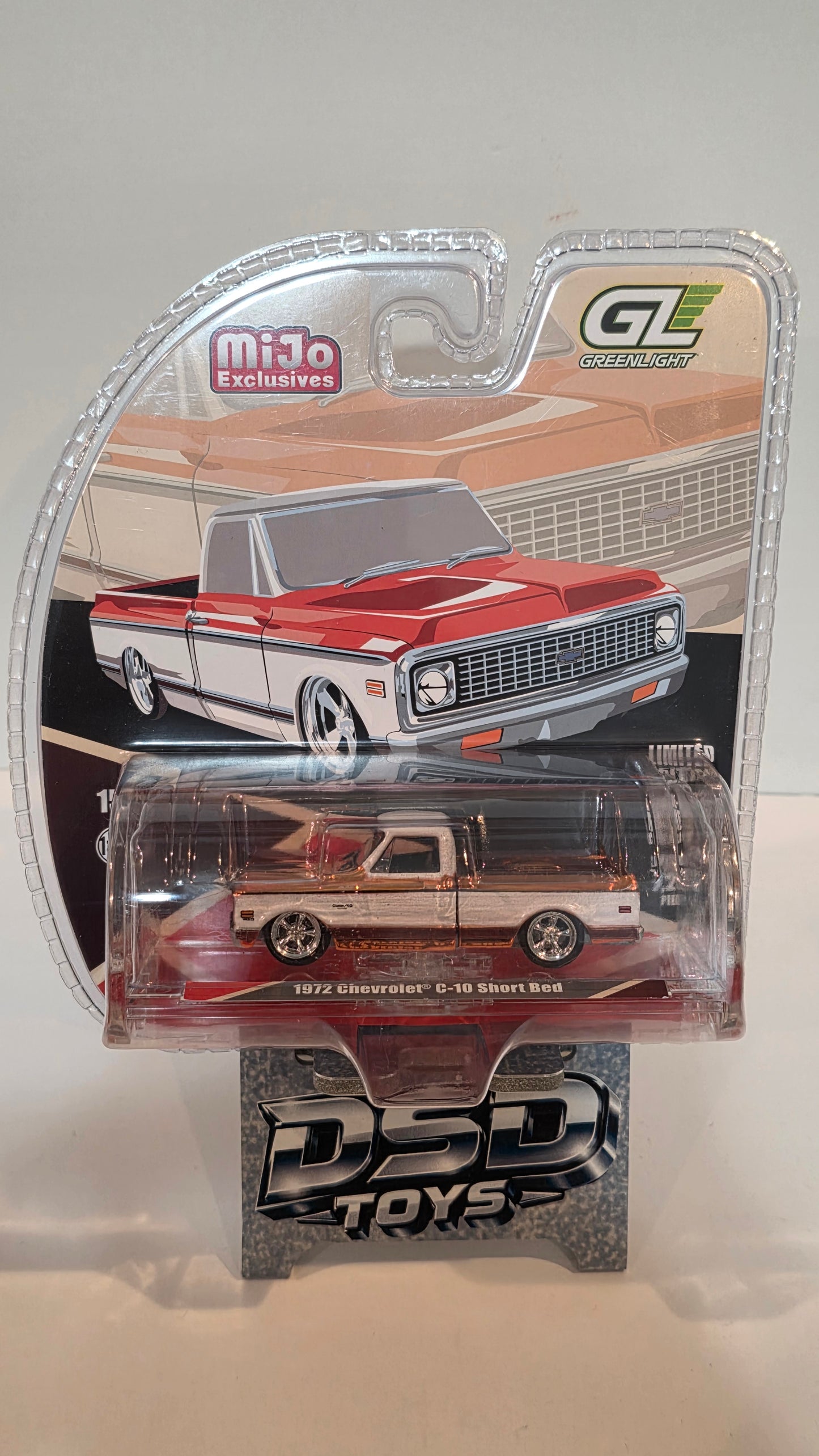 Greenlight 1:64 1972 Chevrolet C-10 Short Bed Custom – Orange with White Two-Tone – Mijo Exclusives "Chase"