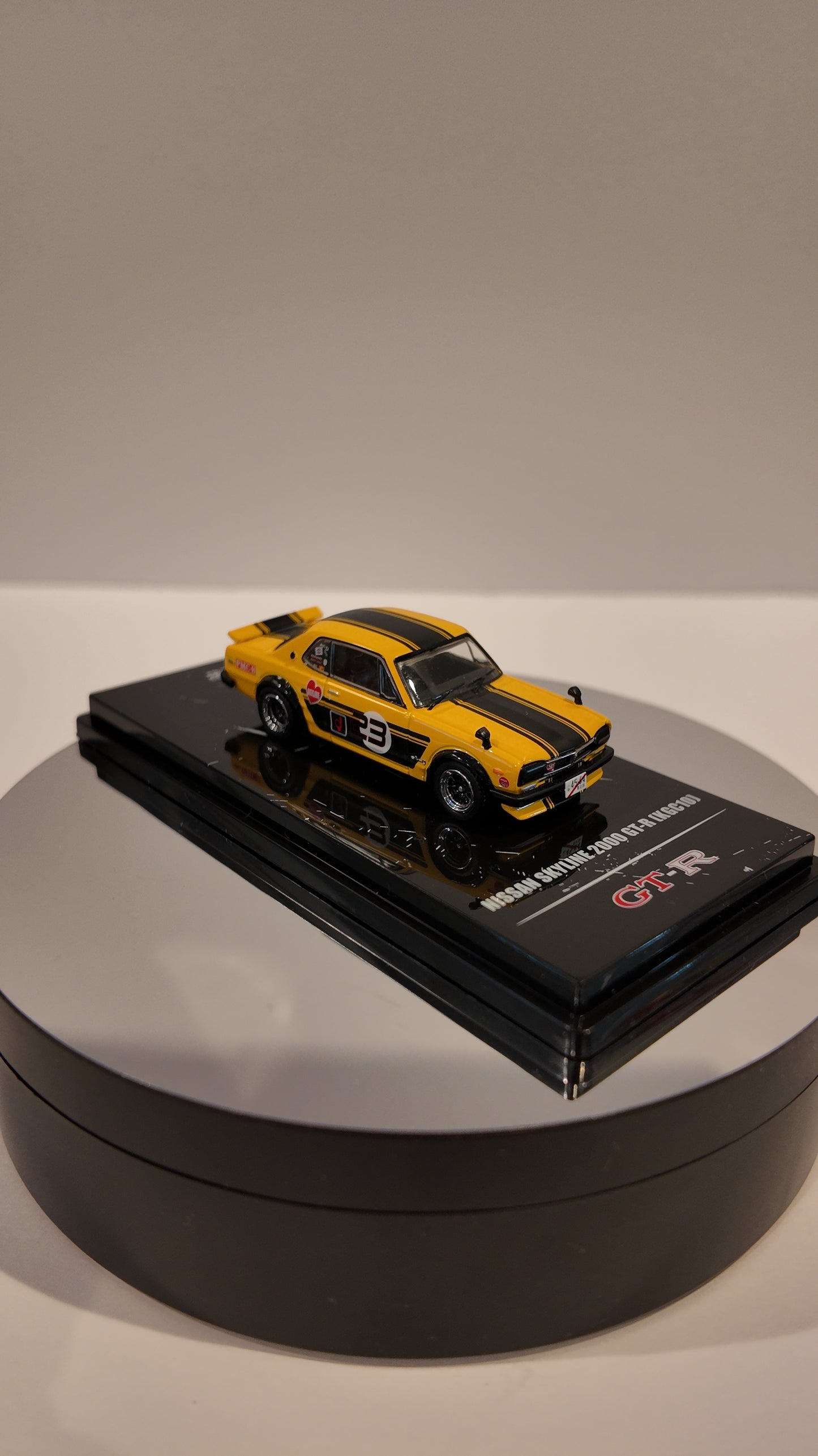 INNO64 1:64 Nissan Skyline 2000 GT-R KPCG10 #2 Outlaw