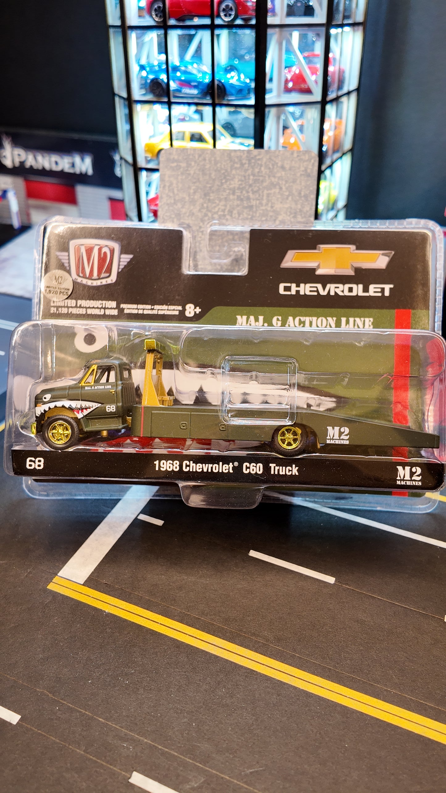 M2 Machines MAJ. G Action Line 1968 Chevrolet C60 "Chase"