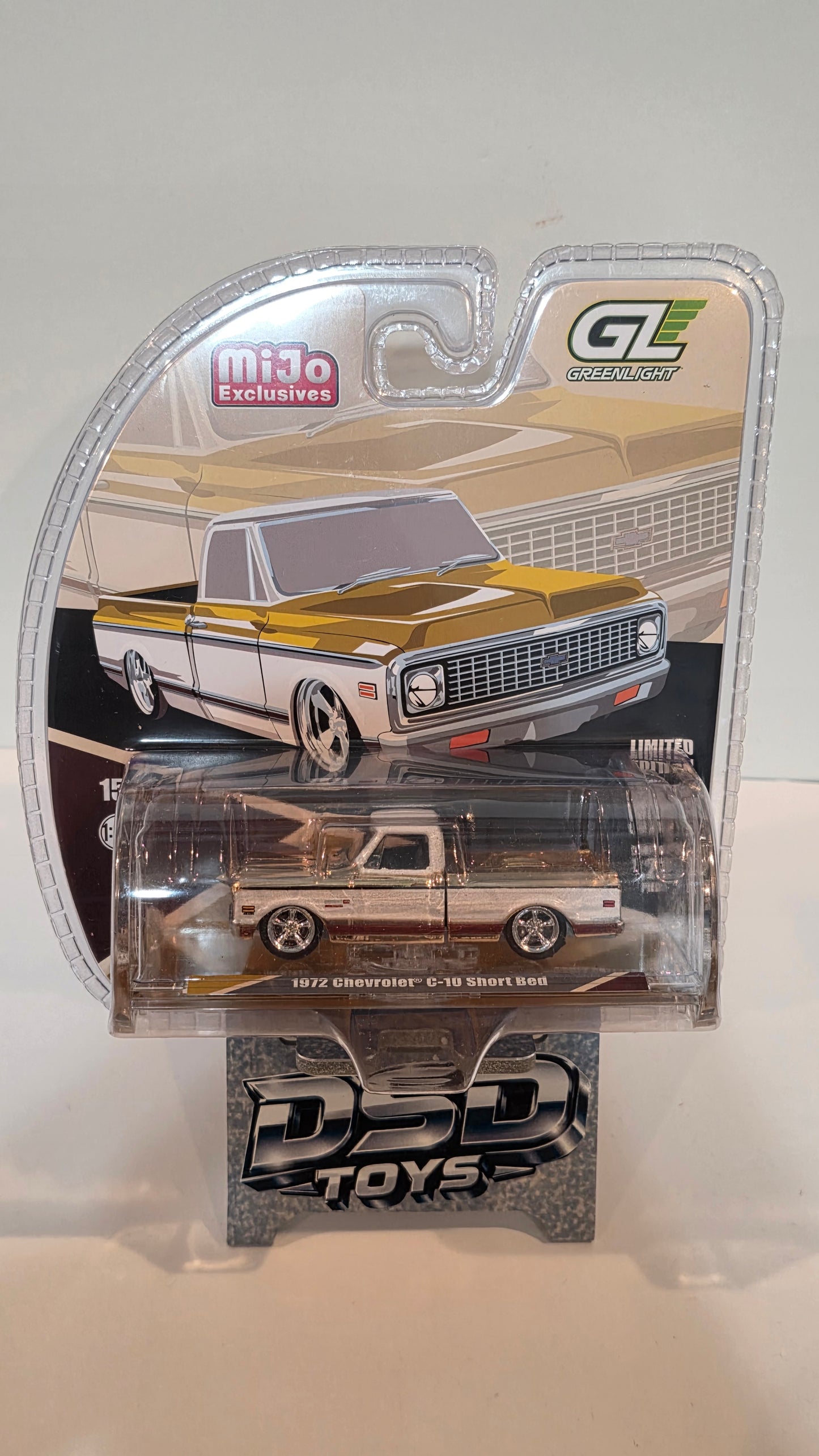 Greenlight 1:64 1972 Chevrolet C-10 Short Bed Custom – Mustard Yellow with White Two-Tone – Mijo Exclusives "Chase"