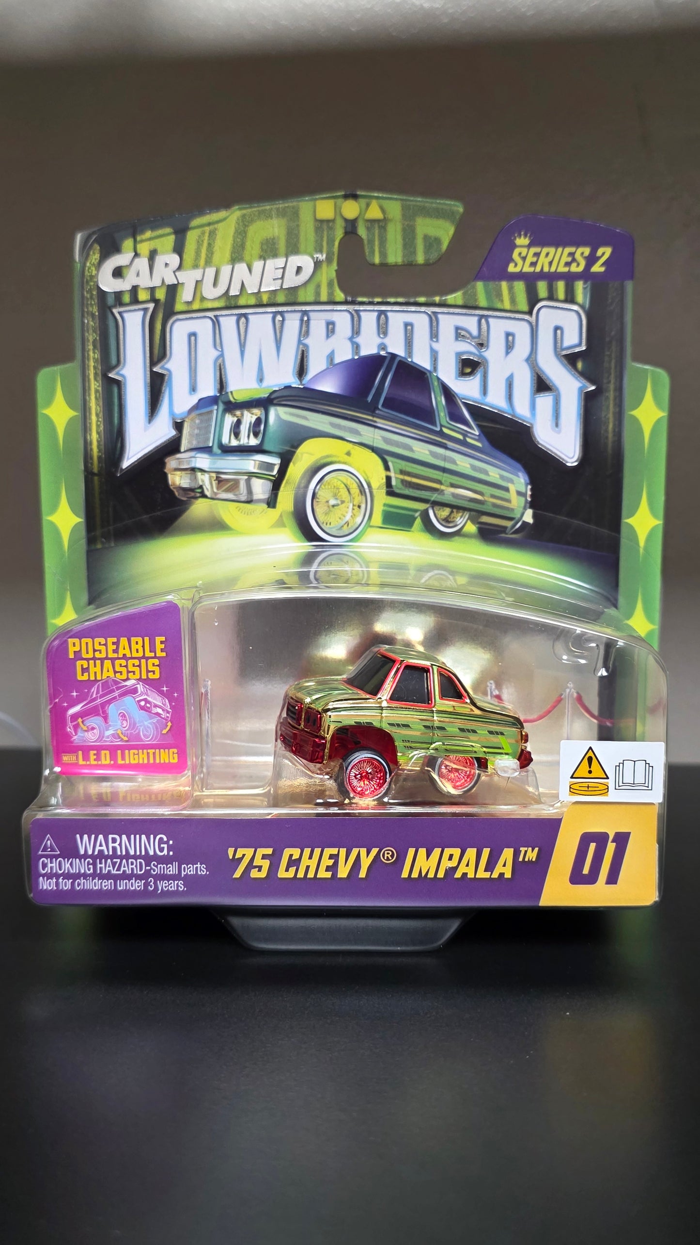 CarTuned 1:64 Lowriders SHOW GLOW Series 2 -'75 Chevy Impala "Doble Dripped RB Chase"