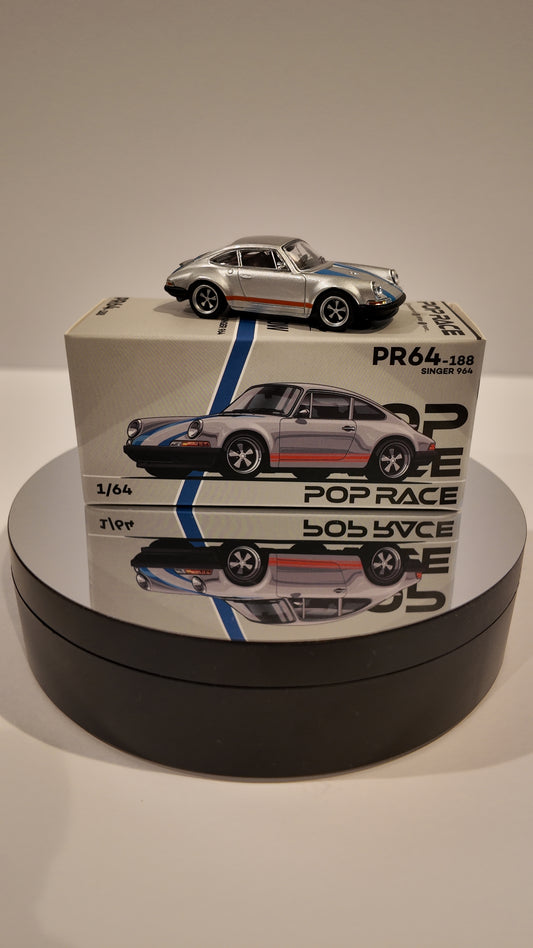 PopRace 1:64 Singer – Silver Blue