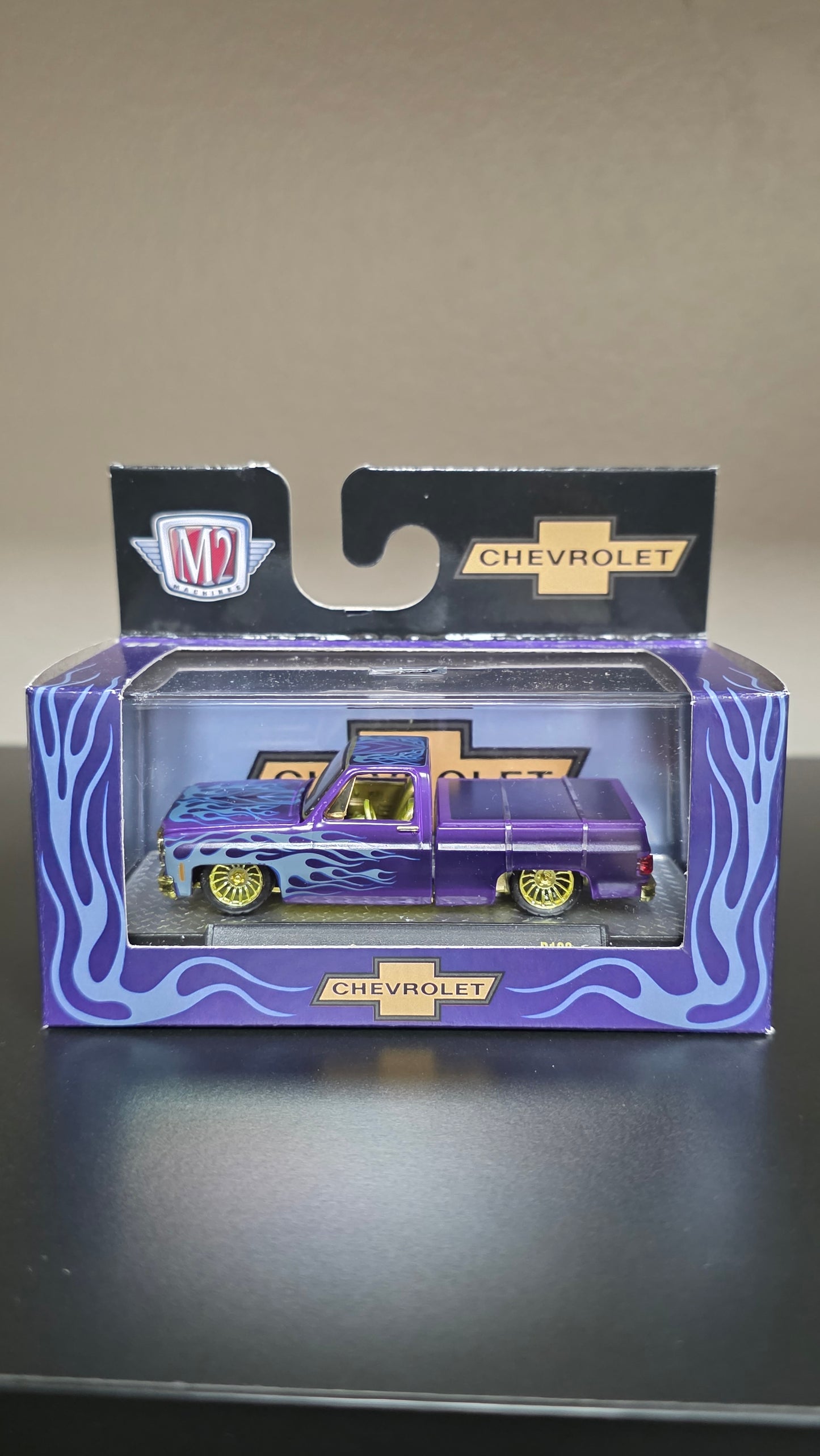 M2 Machines 1:64 Auto-Thentics 1973 Chevrolet Cheyenne Super 10 "Chase"