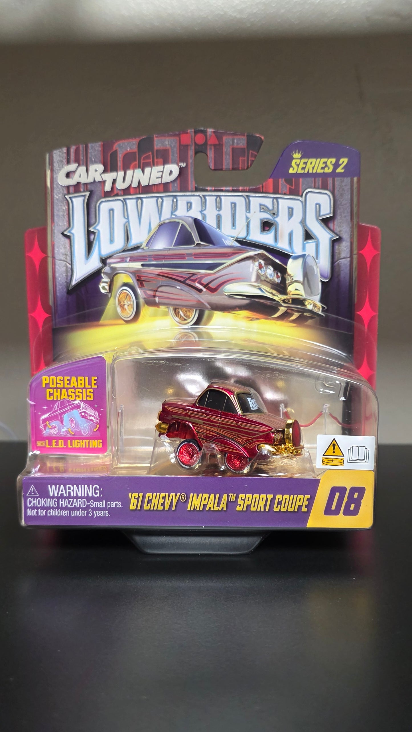 CarTuned 1:64 Lowriders SHOW GLOW Series 2 '61 Chevy Impala "Red Bottom Chase"