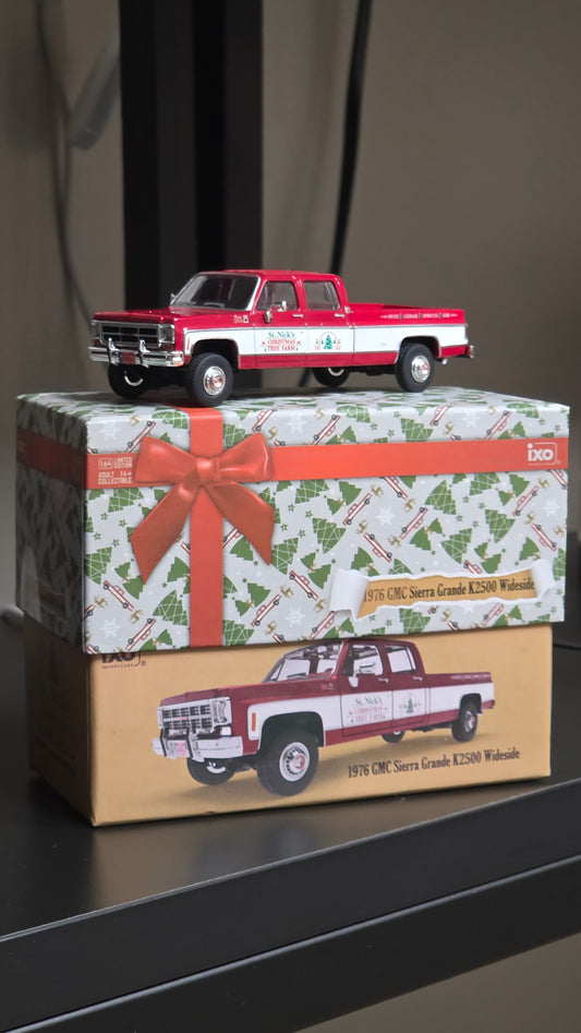 IXO Model 1:64 1976 GMC Sierra Grande 2500 – Christmas Exclusive Edition – Limited Edition