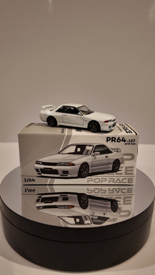 PopRace 1:64 Nissan Skyline GT-R R32 – Crystal White