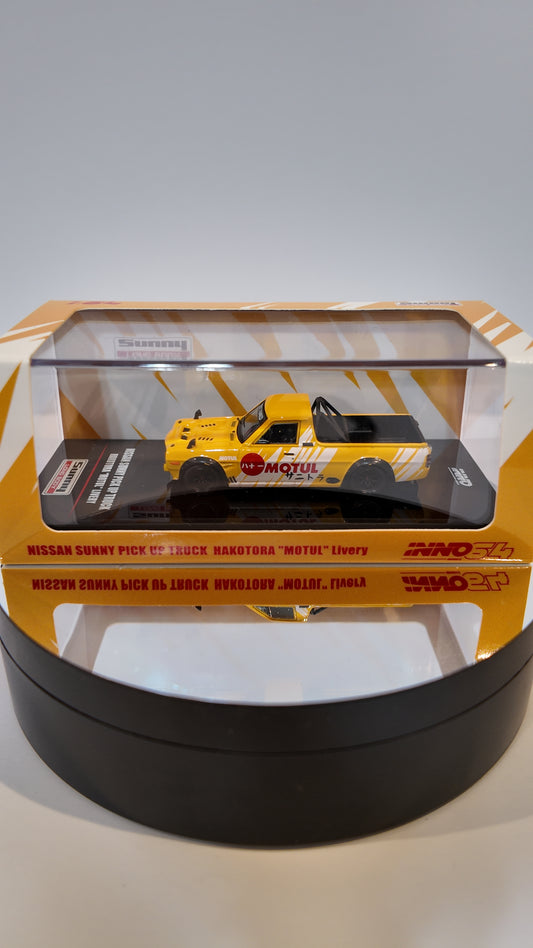 INNO64 1:64 Nissan Sunny Pick Up Truck Hakotora "Motul" Livery