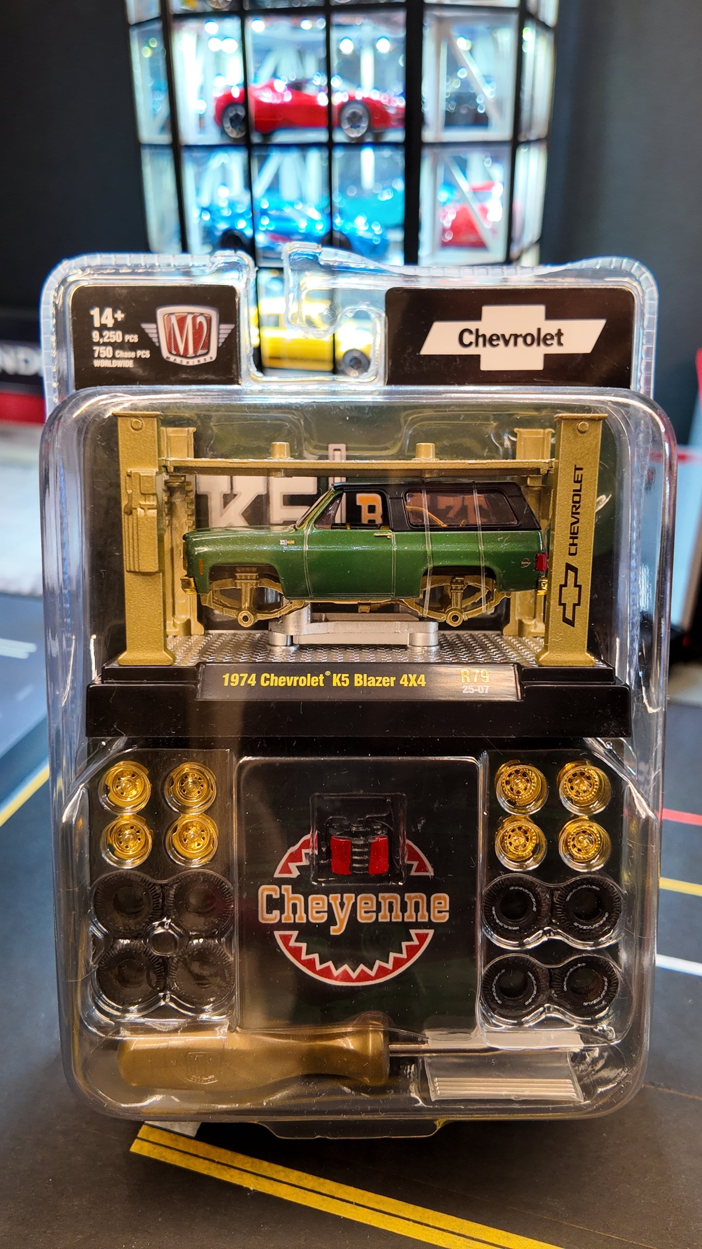 M2 Machines 1972 Chevrolet K5 Blazer Chase