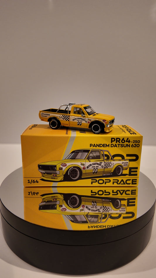 PopRace 1:64 PANDEM DATSUN 620 – MOONEYES