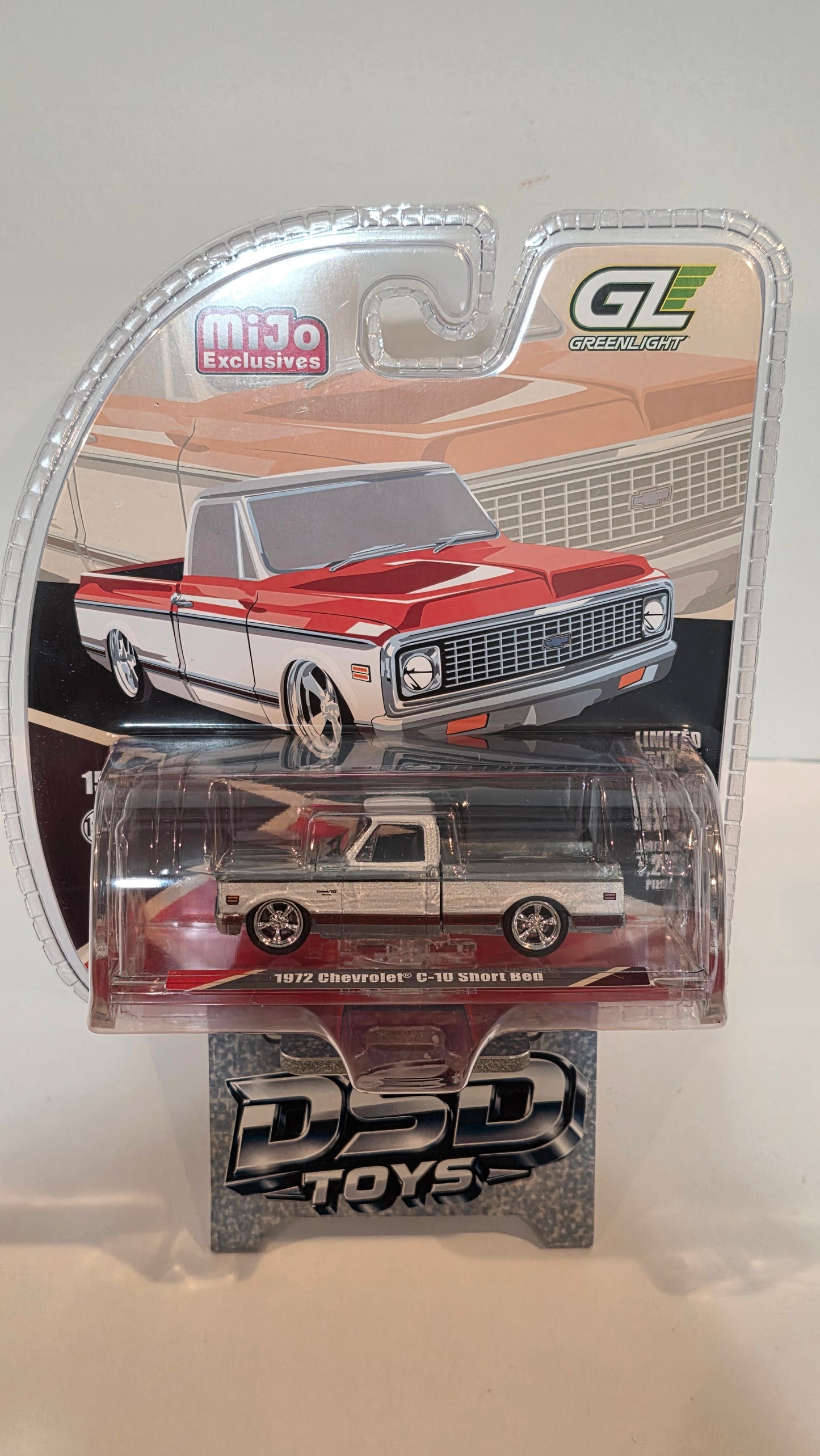 Greenlight 1:64 1972 Chevrolet C-10 Short Bed Custom – Two-Tone – Mijo Exclusives "Raw Chase"