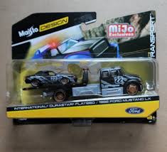 Maisto 1:64 Elite Transport International Durastar Flatbed/1988 Ford Mustang LX